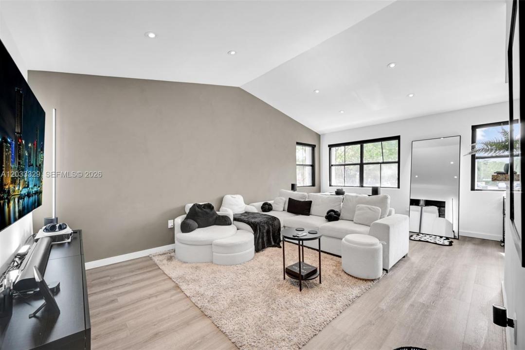 10560 SW 156th Pl 208, Miami, Florida 33196, USA