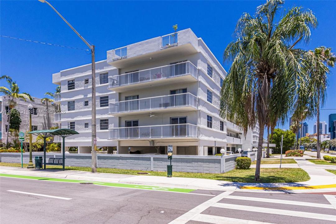 3527 NE 168th St 309, North Miami Beach, Floride 33160, États-Unis
