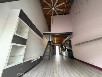 E City Place, Santa Ana, California 92705, Stati Uniti
