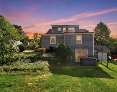 15 Kardway Street, South Kingstown, Rhode Island 02879, USA