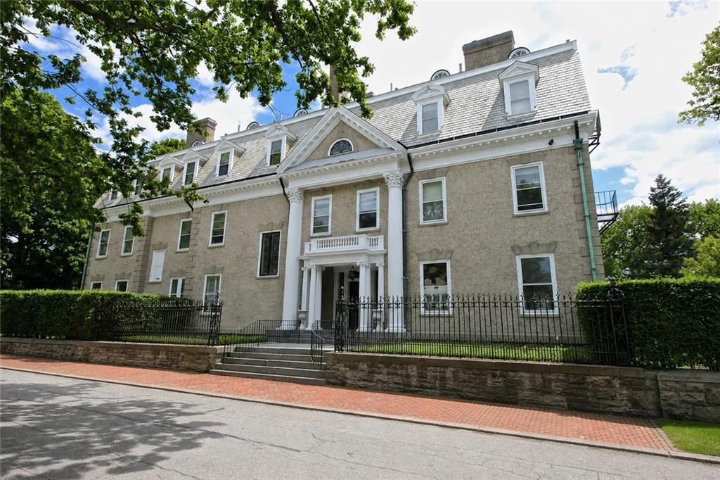 1 Oakwood Terrace 7, Newport, Rhode Island 02840, USA