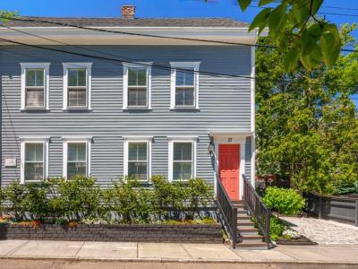17 Willow Street, Newport, Rhode Island 02840, USA