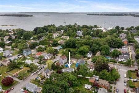 4 Garfield Avenue, Bristol, Rhode Island 02809, USA