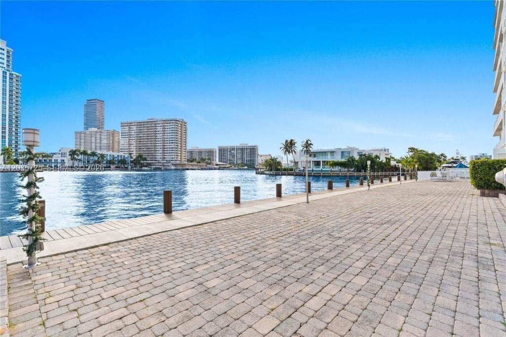 121 Golden Isles Dr 904, Hallandale Beach, Florida 33009, Stati Uniti