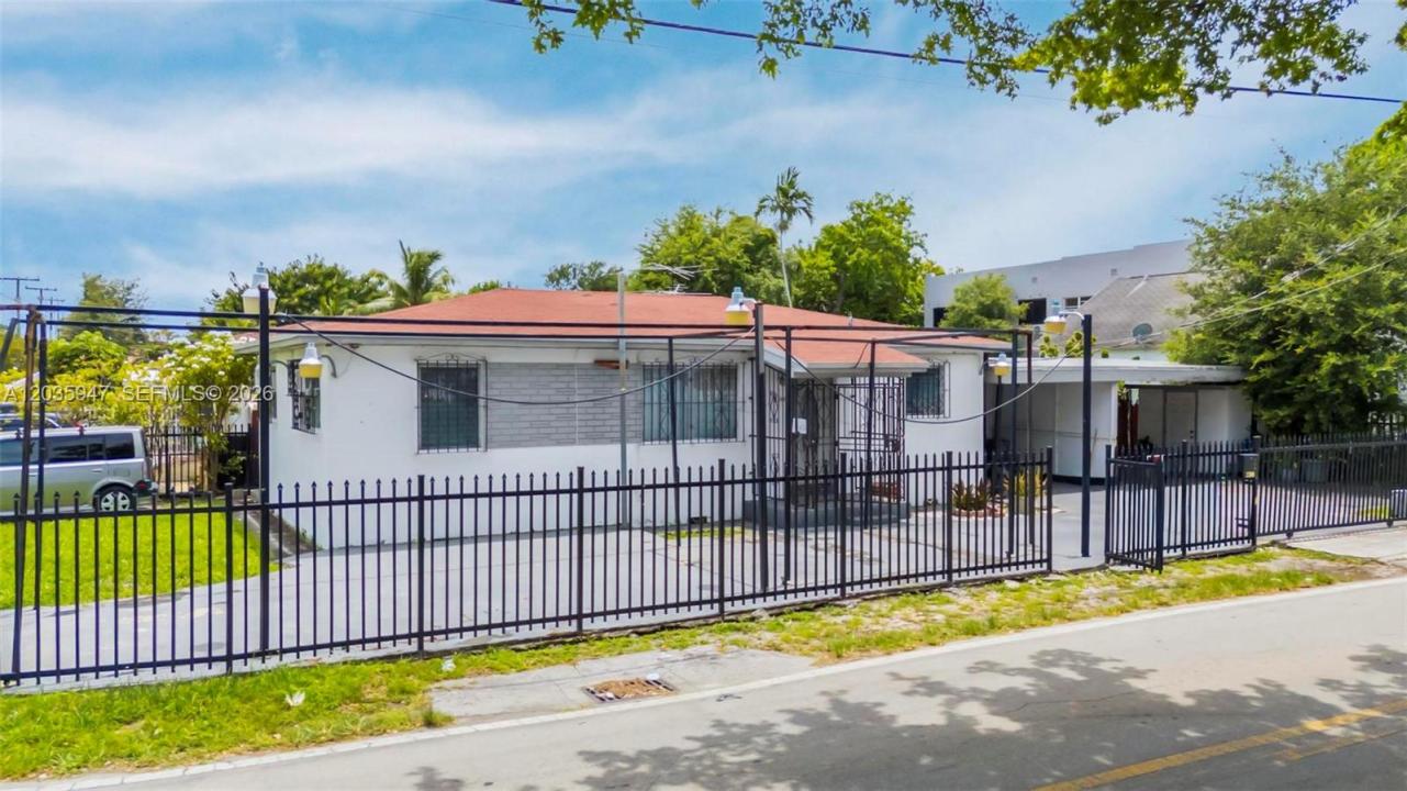 2300 NW 9th St, Miami, Floride 33125, États-Unis