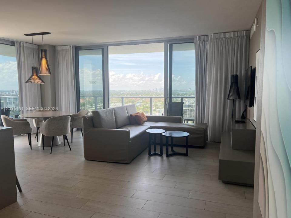 4010 S OCEAN DR R2402, Hollywood, Florida 33019, USA