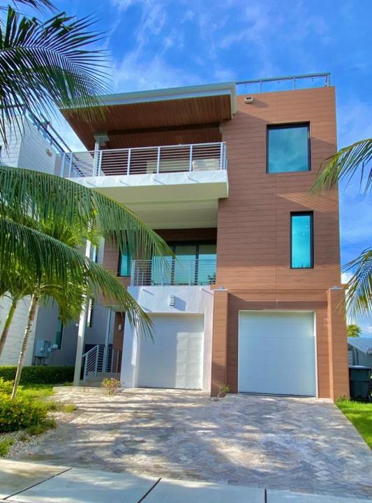 348 Balboa Street, Hollywood, Florida 33019