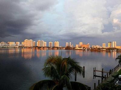 16546 NE 26th Ave 4C, North Miami Beach, Florida 33160, USA