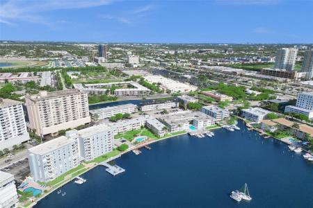 430 Golden Isles Dr 705, Hallandale Beach, Florida 33009, USA
