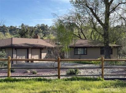 Columbia Way, Tehachapi, California 93561, HOA KỲ