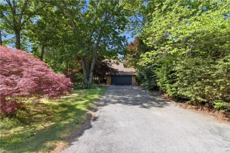 25 Vezina Drive, Killingly, Connecticut 06239, USA