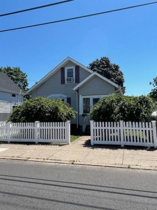 217 EVERGREEN Street, Pawtucket, Род Айленд 02861, Соединенные Штаты