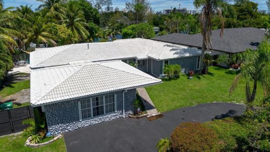 19885 NE 22nd Avenue, Miami, Florida 33180, USA