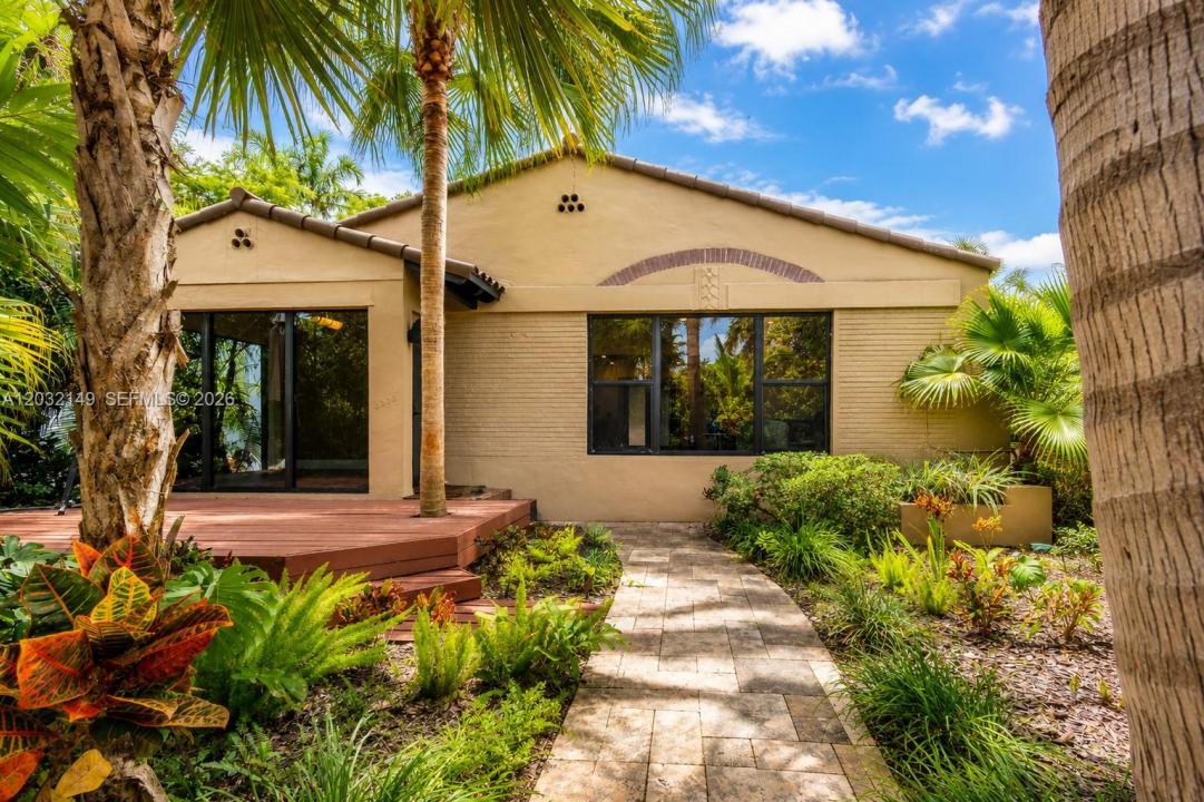 4230 Royal Palm Ave, Miami Beach, Florida 33140, USA