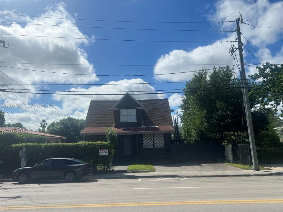 842 SW 12th Ave, Miami, Florida 33130, USA