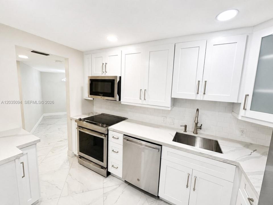 3301 N Country Club Dr 305, Aventura, פלורידה 33180, ארצות הברית של אמריקה