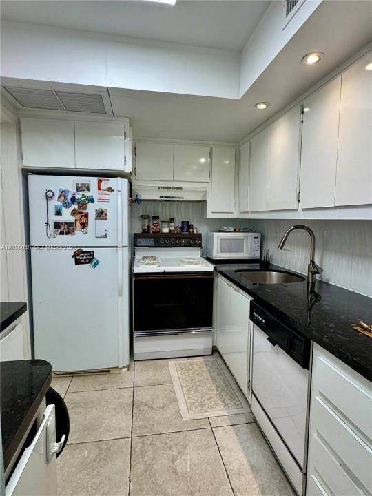 2940 NE 203rd St C-213, Aventura, Floride 33180, États-Unis