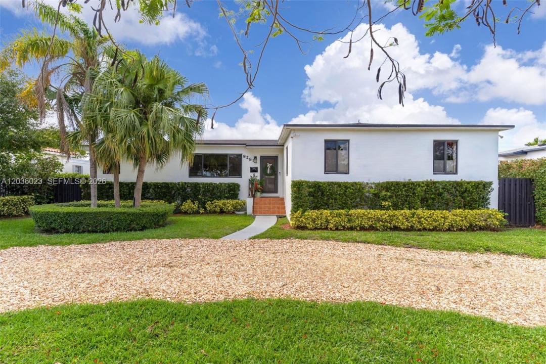 8281 SW 27th Ln, Miami, Florida 33155, USA