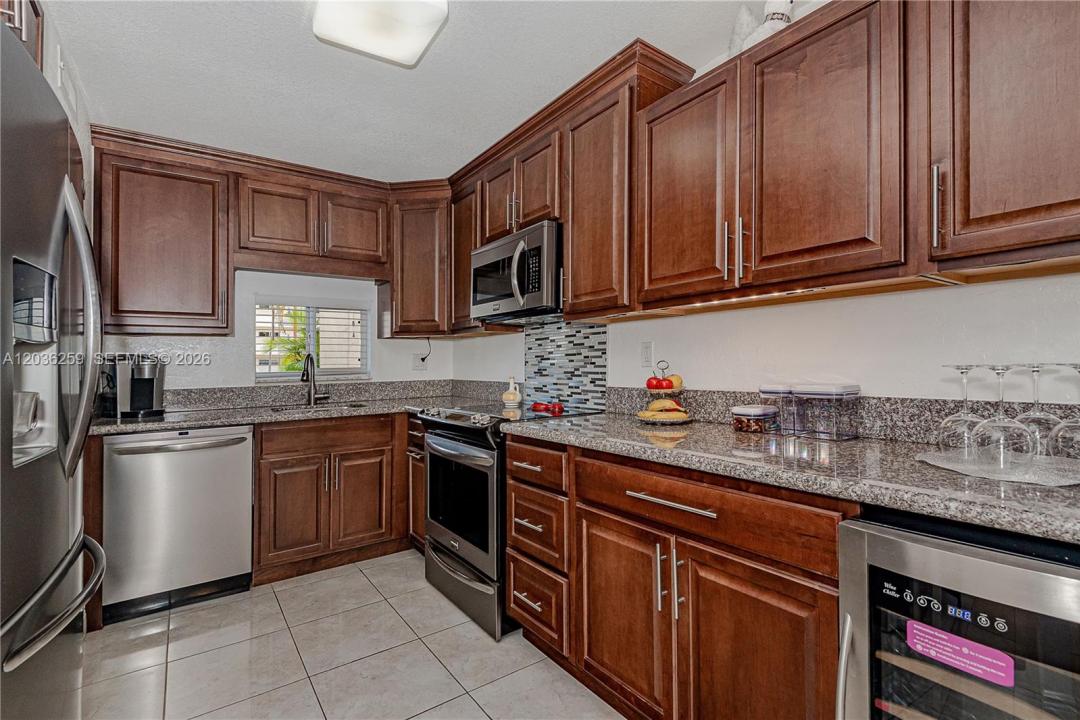 9410 N Hollybrook Lake Dr 11-109, Pembroke Pines, Florida 33025, USA