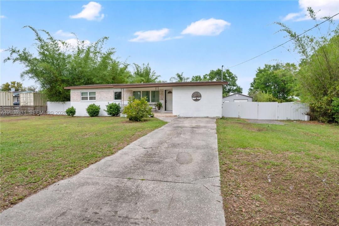 2010 Lee Drive, Florida 33594, USA