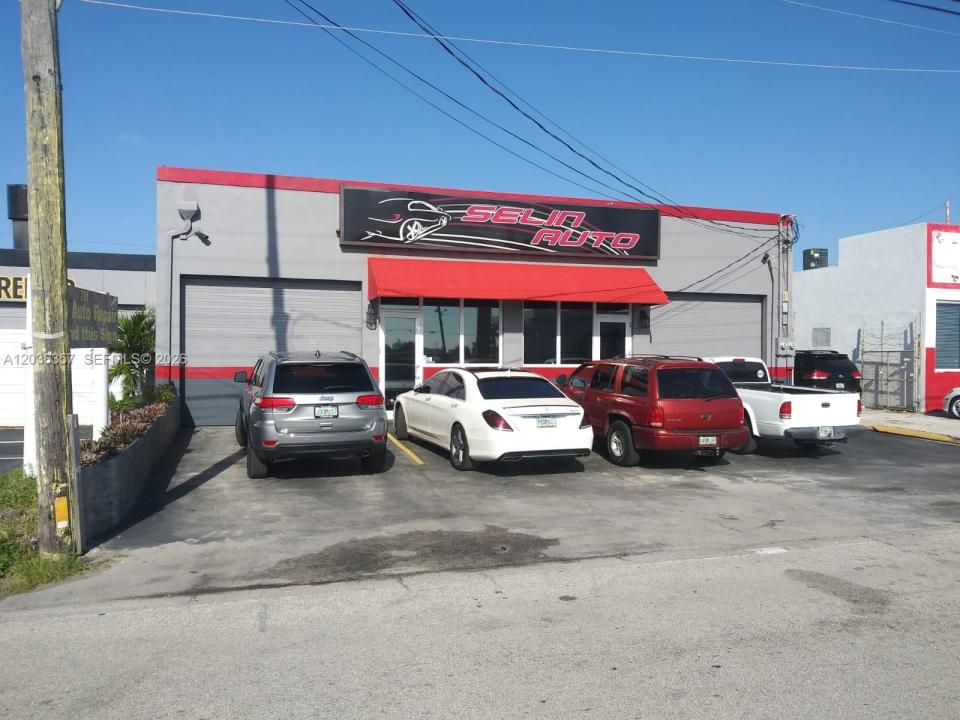 707 N Dixie Hwy, Hallandale Beach, Florida 33009, USA