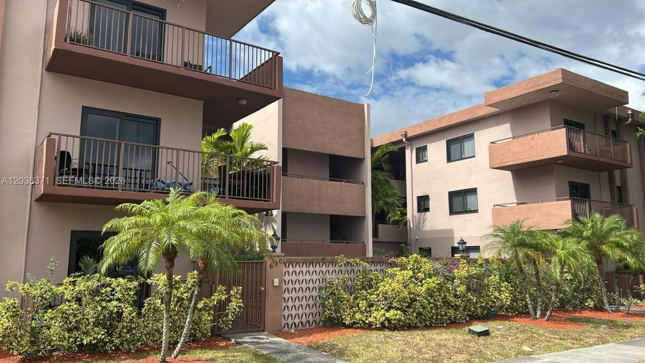 690 NE 123rd St 207, North Miami, Floride 33161, États-Unis