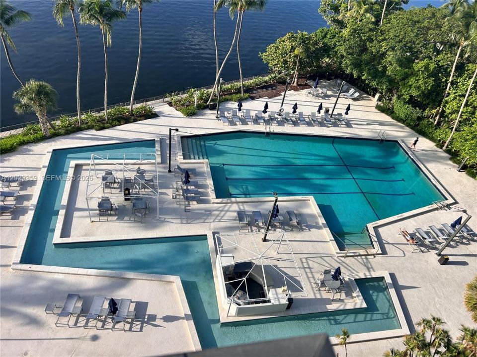 2333 Brickell Ave 1402, Miami, Florida 33129, USA