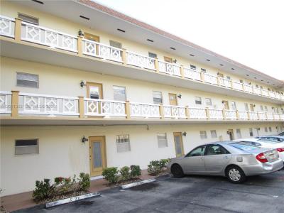 5111 W OAKLAND PARK BLVD 301, Lauderdale Lakes, Florida 33313, USA