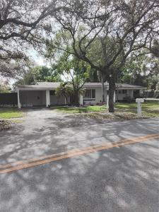 911 W Country Club Cir, Plantation, Florida 33317, USA