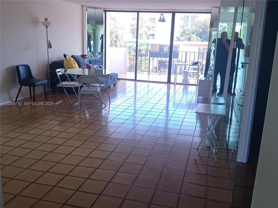 3545 NE 166th St 304, North Miami Beach, Floride 33160, États-Unis