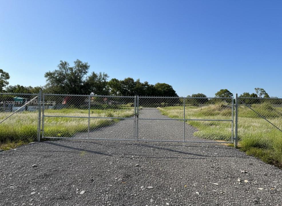 575 S JINETE ST, Clewiston, Florida 33440, USA