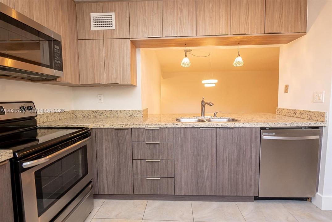 3578 Magellan Cir 232-3, Aventura, Florida 33180, Amerika Birleşik Devletleri
