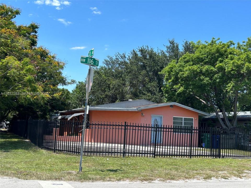 997 NW 116th St, Miami, Floryda 33168, USA