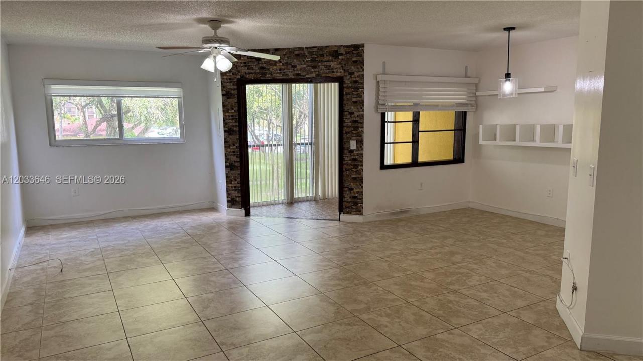 1200 SW 137th Ave 211E, Pembroke Pines, Floride 33027, États-Unis