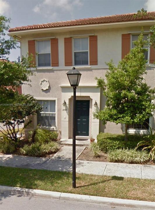 2432 SW 99th Way, Miramar, Floryda 33025, USA