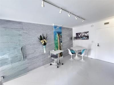 800 West Ave 605, Miami Beach, Florida 33139, USA