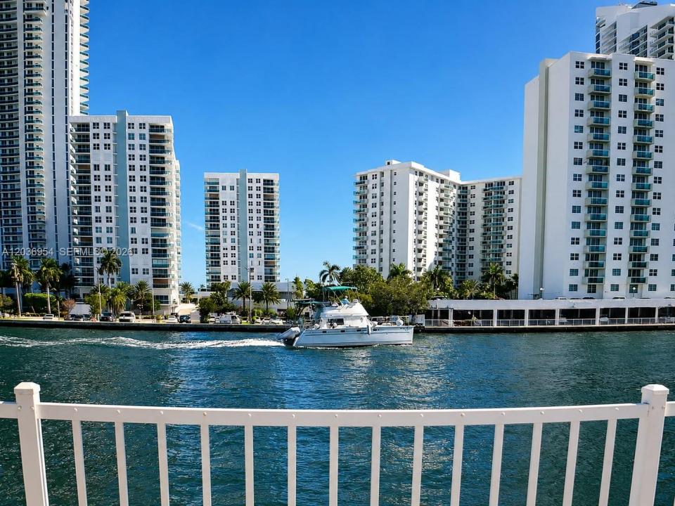 1000 Parkview Dr 505, Hallandale Beach, Florida 33009, Stati Uniti