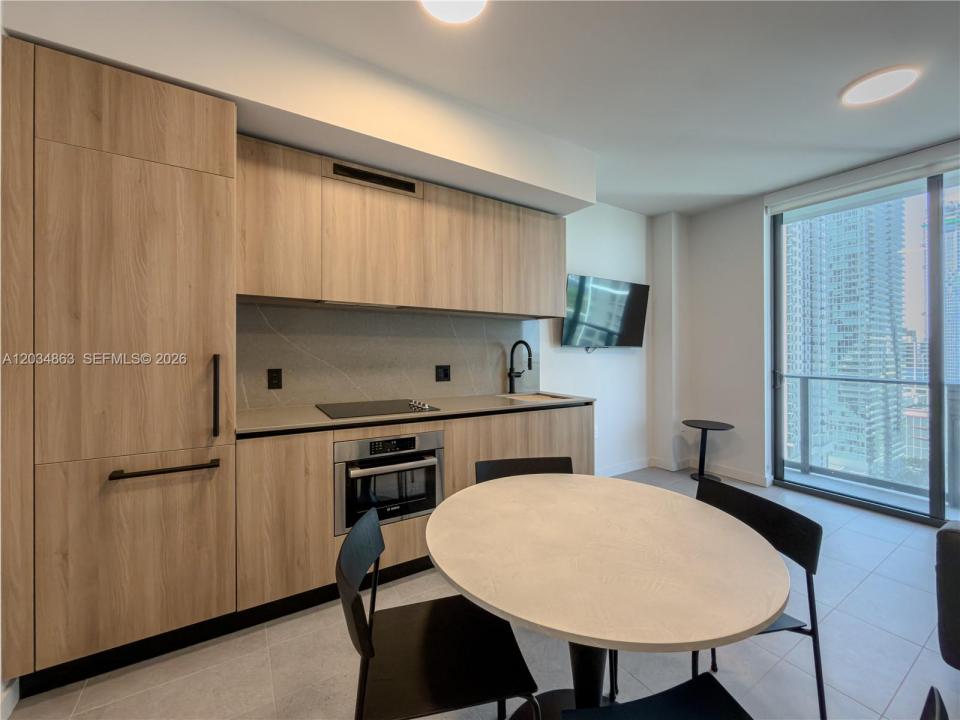 121 NE 5th St 2211, Miami, Floryda 33132, USA