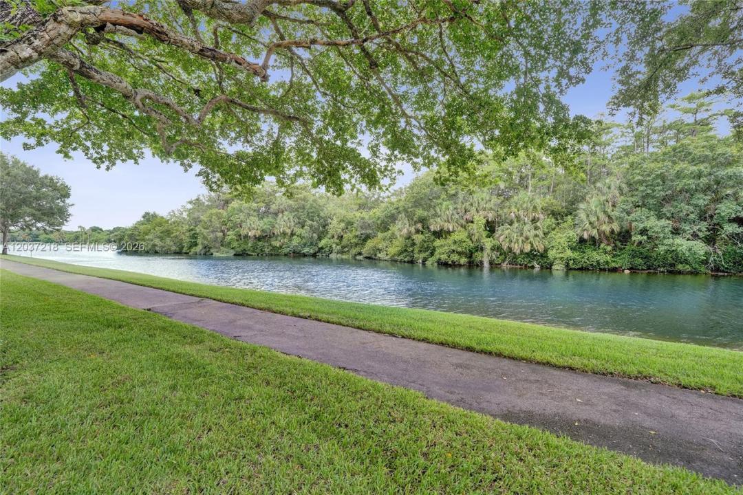 2908 S Carambola Cir S 106, Coconut Creek, Florida 33066, Stati Uniti