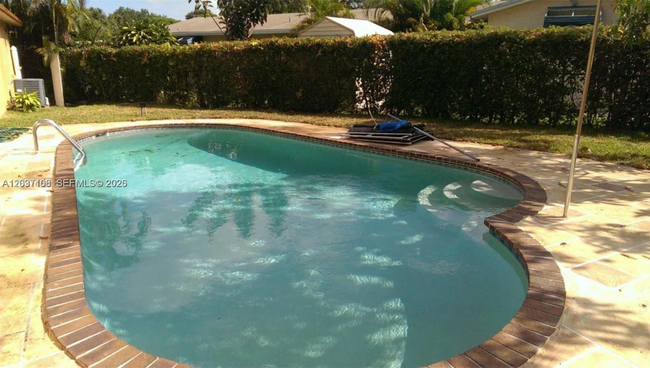 18223 Oleta Dr 18223, North Miami Beach, Florida 33160, USA