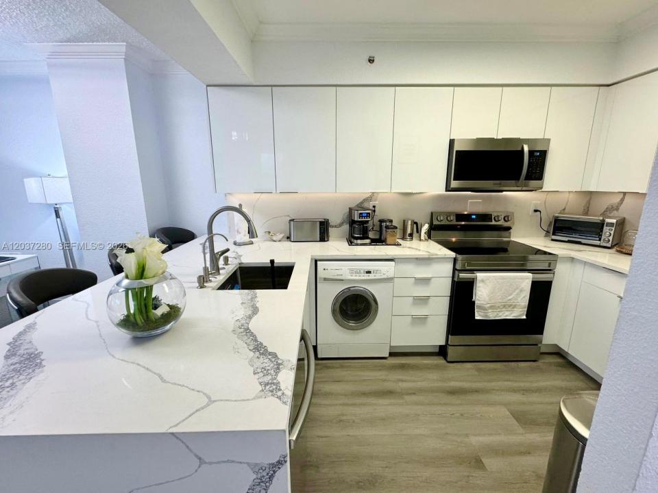 2501 S Ocean Dr L14, Hollywood, Florida 33019, USA
