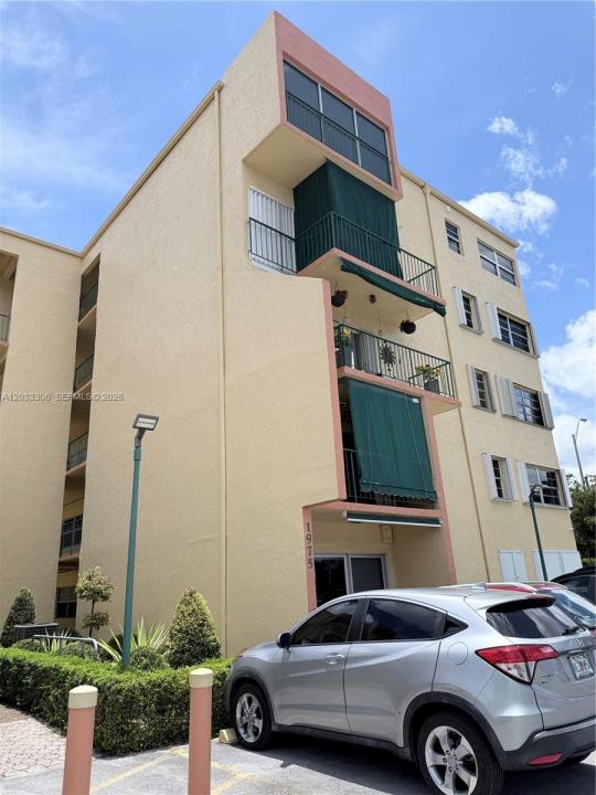 1975 W 44th Pl 401, Hialeah, Floride 33012, États-Unis