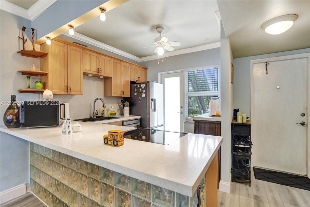 3181 S Ocean Dr 107, Hallandale Beach, Florida 33009, Stati Uniti