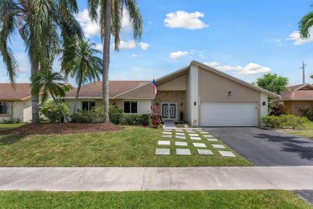 8211 NW 52nd Court, Lauderhill, Flórida 33351, Estados Unidos