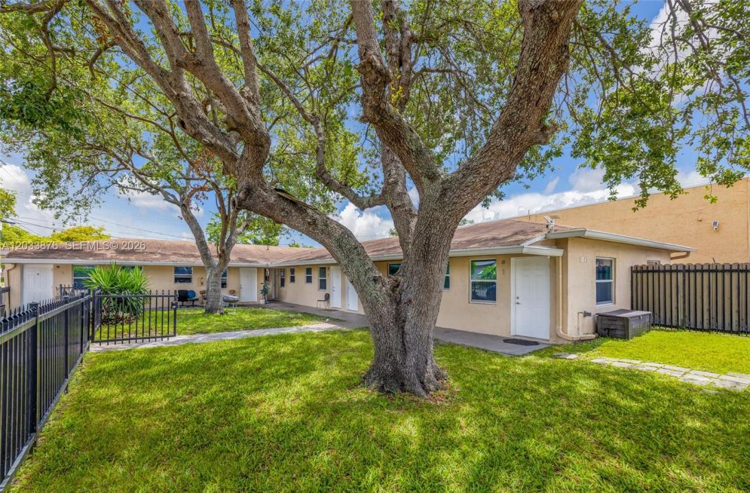 2247 Simms St, Hollywood, Florida 33020, USA