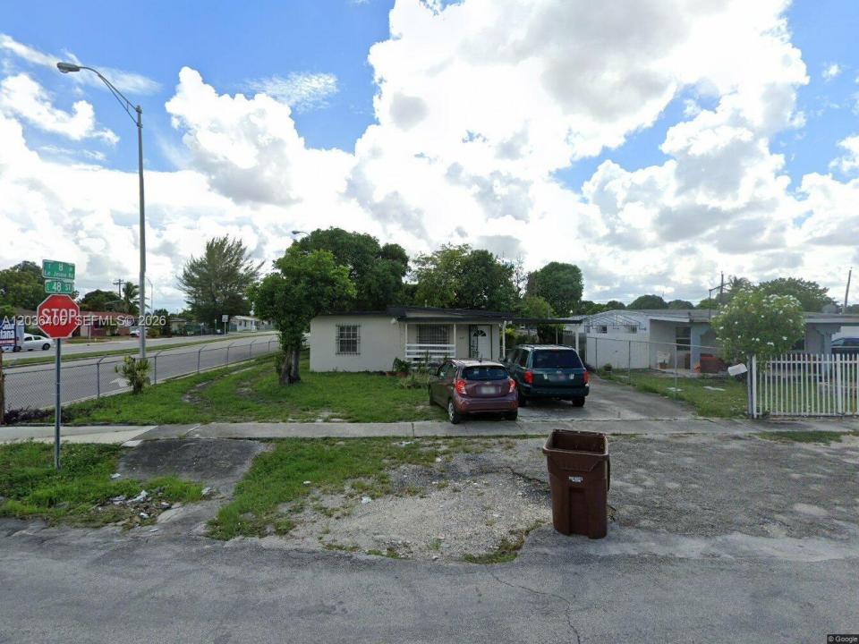 790 E 48th St, Hialeah, Floryda 33013, USA