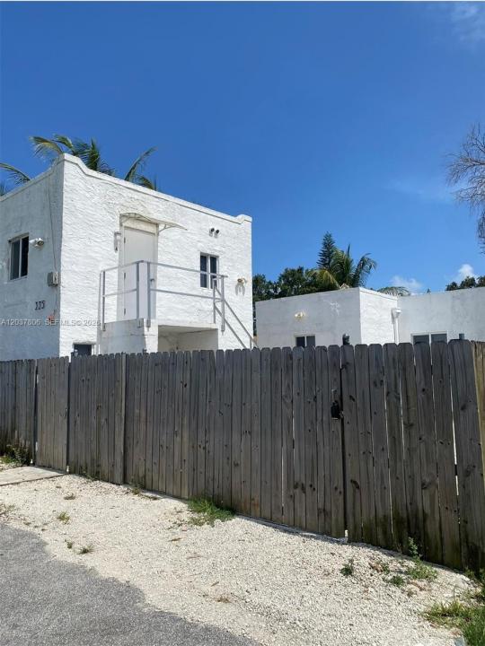 335 NW 59th Ter A, Miami, Florida 33127, Stati Uniti