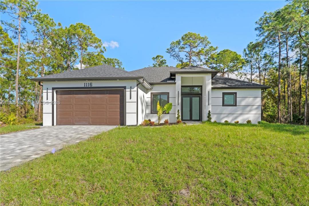 1116 EIGHTH AVE, Lehigh Acres, Floryda 33972, USA