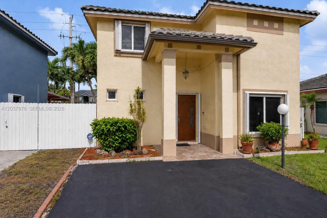 18536 NW 56th Pl, Miami Gardens, Florida 33055, USA
