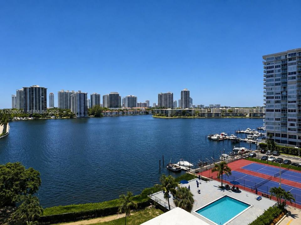 2780 NE 183rd St 810, Aventura, Floride 33160, États-Unis